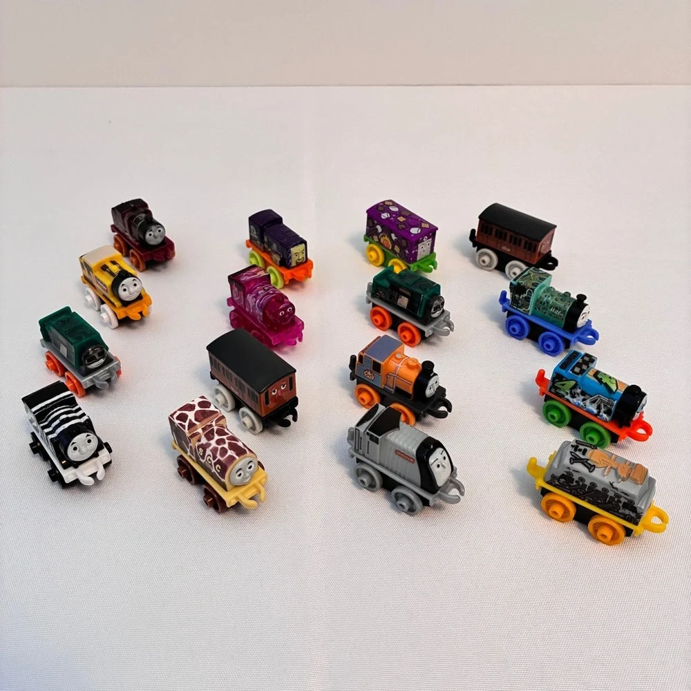 Fisher-Price Thomas & Friends Minis Toy Train 16 Pack Miniature Trains